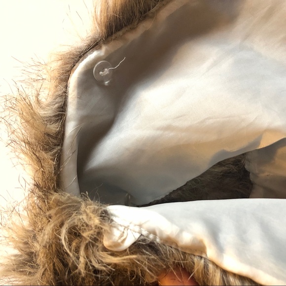 Old Navy faux fur vest - Picture 3 of 13